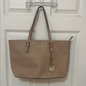 Michael Kors Jet Set Travel Large Saffiano Leather Tote Bag Beige purse SA1703